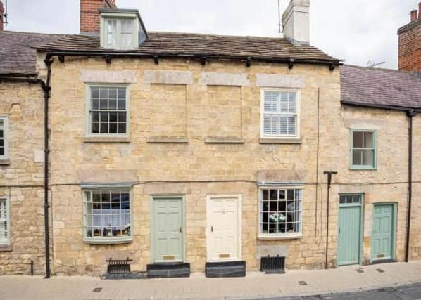 Castle Yard * Knaresborough